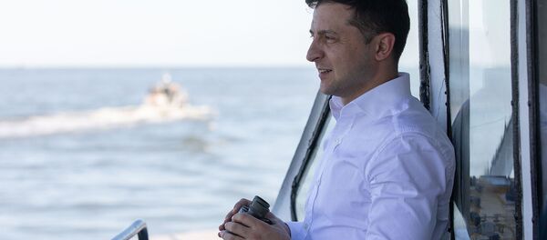 Президент Украины Владимир Зеленский наблюдает за подводным разминированием в акватории Азовского моря (15 июня 2019). Мариуполь - Sputnik Армения