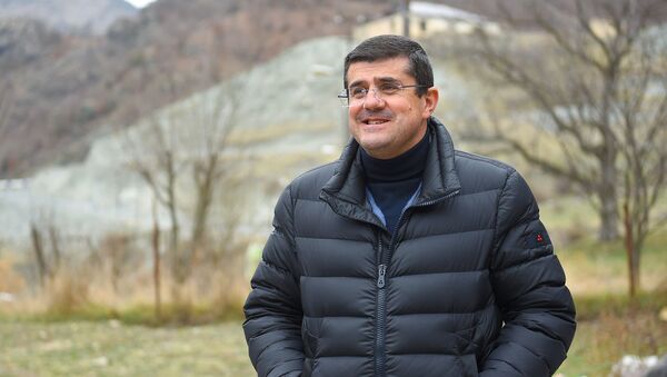 Кандидат в президенты Карабаха Араик Арутюнян во время предвыборной агитации (25 марта 2020). Гадрут - Sputnik Արմենիա