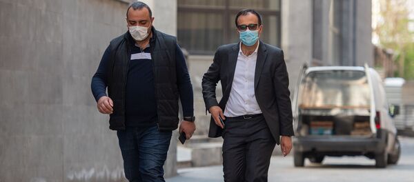 Министр здравоохранения Арсен Торосян посетил места изоляции граждан (15 апреля 2020). Еревaн Министр здравоохранения Арсен Торосян посетил места изоляции граждан (15 апреля 2020). Еревaн - Sputnik Արմենիա