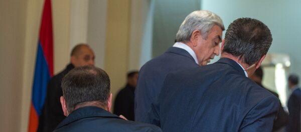 Третий президент Армении Серж Саргсян на заседании апрельской комиссии в парламенте (16 апреля 2020). Еревaн Третий президент Армении Серж Саргсян на заседании апрельской комиссии в парламенте (16 апреля 2020). Еревaн - Sputnik Армения