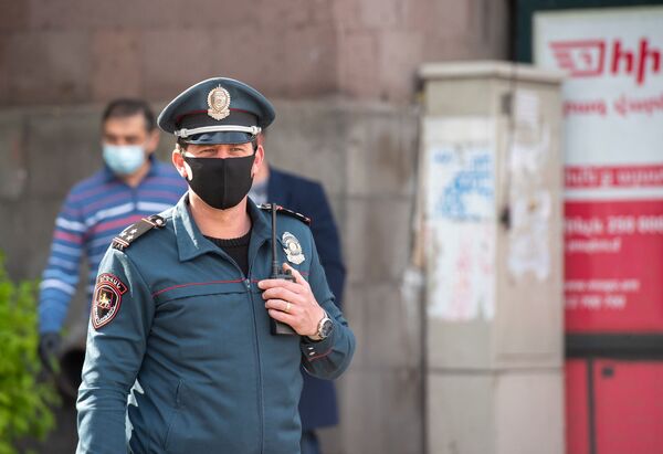 Սև, սպիտակ, մոխրագույն․ ի՞նչ վտանգներ են պարունակում հայերի սիրած գունավոր դիմակները Սև, սպիտակ, մոխրագույն․ ի՞նչ վտանգներ են պարունակում հայերի սիրած գունավոր դիմակները - Sputnik Արմենիա