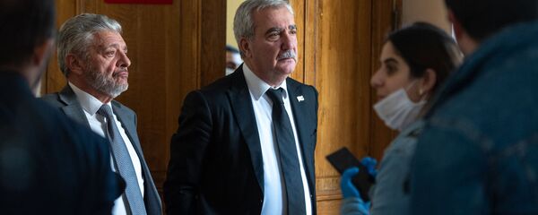 Андраник Кочарян (справа) на заседании Национального собрания (16 апреля 2020). Еревaн Андраник Кочарян (справа) на заседании Национального собрания (16 апреля 2020). Еревaн - Sputnik Армения