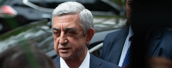 Третий президент Армении Серж Саргсян на заседании апрельской комиссии в парламенте (16 апреля 2020). Еревaн - Sputnik Արմենիա