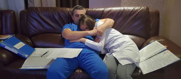 Супруги медработники Георгий и Татев Кантария - Sputnik Армения