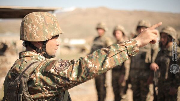 Армянские военнослужащие на практических занятиях по боевой подготовке - Sputnik Արմենիա