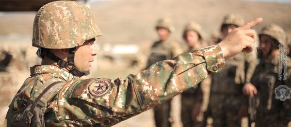 Армянские военнослужащие на практических занятиях по боевой подготовке Армянские военнослужащие на практических занятиях по боевой подготовке - Sputnik Արմենիա