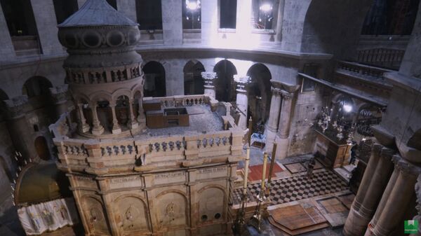 Благодатный огонь сошел в храме Гроба Господня в Иерусалиме - видео Благодатный огонь сошел в храме Гроба Господня в Иерусалиме - видео - Sputnik Армения