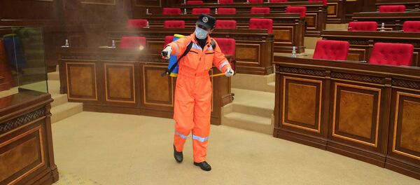 Очередная дезинфекция в зале Национального собрания Армении (18 апреля 2020). Еревaн - Sputnik Արմենիա