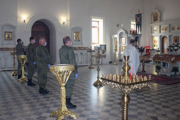 Пасха в экстремальных условиях: российские военные получили благословение в Армении Пасха в экстремальных условиях: российские военные получили благословение в Армении - Sputnik Армения