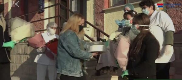 Նոր կորոնավիրուսով վարակված երկու քաղաքացիները դուրս են գրվել Քաշաթաղի բուժմիավորումից Նոր կորոնավիրուսով վարակված երկու քաղաքացիները դուրս են գրվել Քաշաթաղի բուժմիավորումից - Sputnik Արմենիա