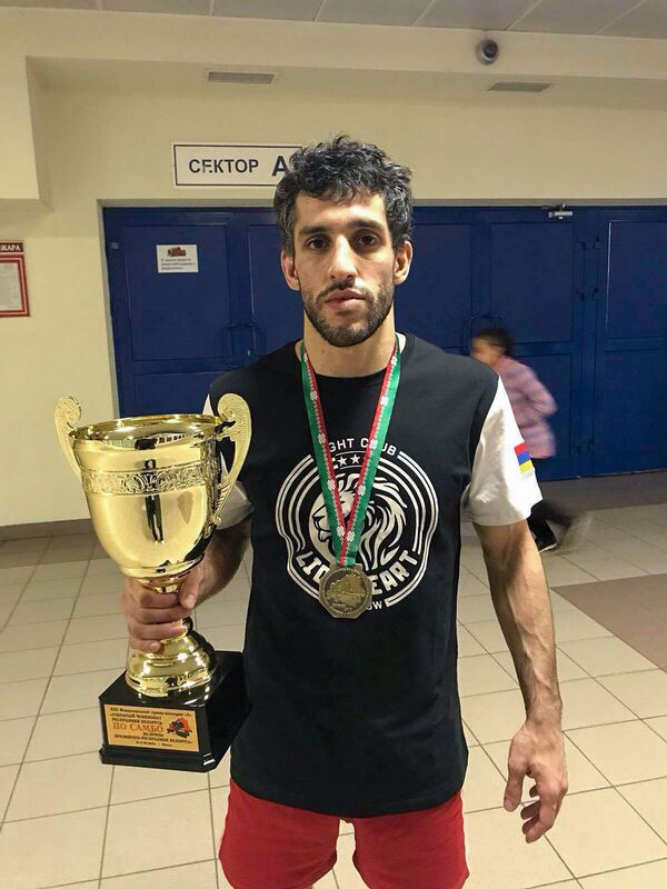 Չեմպիոնի տիտղոսն ու երկրաշարժը. ինչպես գյումրեցի մարզիկը մեկ օրում Կանադայից Երևան հասավ Չեմպիոնի տիտղոսն ու երկրաշարժը. ինչպես գյումրեցի մարզիկը մեկ օրում Կանադայից Երևան հասավ - Sputnik Արմենիա