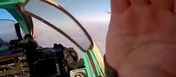 МиГ-31 прикрывает Ту-95МС от F-16 - Sputnik Армения