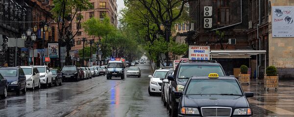 Улица Абовяна в дождливое утро - Sputnik Армения