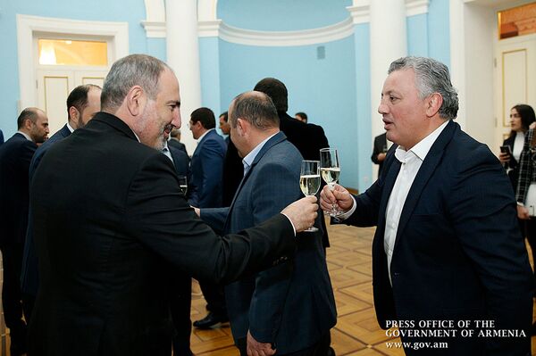 Трое на ковре, или Как судьи отобрали у армянского борца сразу 5 медалей Трое на ковре, или Как судьи отобрали у армянского борца сразу 5 медалей - Sputnik Армения