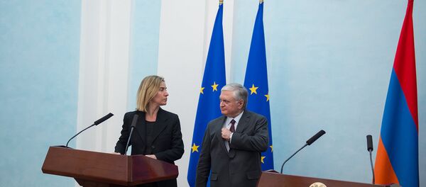 Эдвард Налбандян и Федерика Могерини Эдвард Налбандян и Федерика Могерини - Sputnik Արմենիա