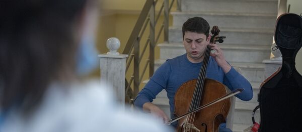 Նարեկ Հախնազարյանը երախտագիտության համերգ տվեց բուժաշխատողների համար - Sputnik Արմենիա