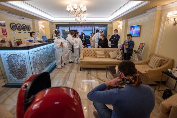 У армянских карантинщиков есть свои угарные чаты: Ахназарян раскрыл тайны изоляции - Sputnik Армения