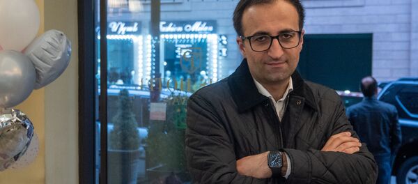 Министр здравоохранения Арсен Торосян на Концерте благодарности Нарека Ахназаряна медикам и персоналу гостиницы, где музыкант провел двухнедельную изоляцию (21 апреля 2020). Еревaн Министр здравоохранения Арсен Торосян на Концерте благодарности Нарека Ахназаряна медикам и персоналу гостиницы, где музыкант провел двухнедельную изоляцию (21 апреля 2020). Еревaн - Sputnik Արմենիա