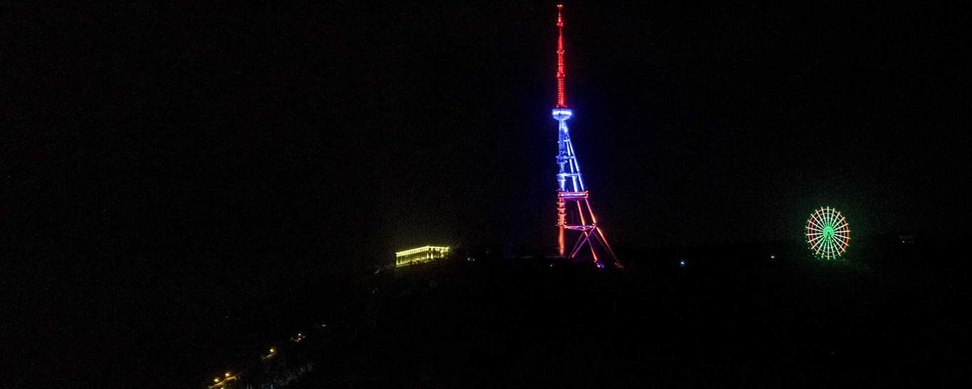 Телебашня в Тбилиси окрасилась в цвета армянского флага (21 апреля 2020). Тбилиси - Sputnik Армения, 1920, 21.09.2021
