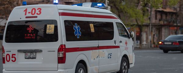 Карета скорой помощи на улице Пароняна - Sputnik Արմենիա