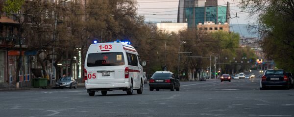Карета скорой помощи на улице Григора Лусаворича Карета скорой помощи на улице Григора Лусаворича - Sputnik Արմենիա