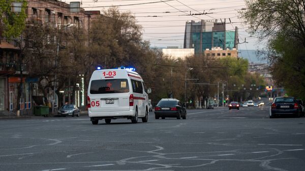 Карета скорой помощи на улице Григора Лусаворича - Sputnik Армения