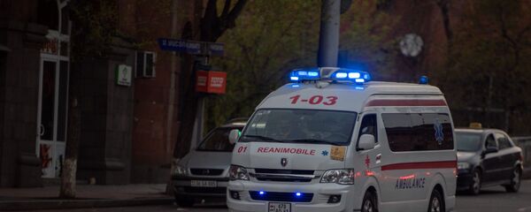 Карета скорой помощи на улице Григора Лусаворича - Sputnik Армения