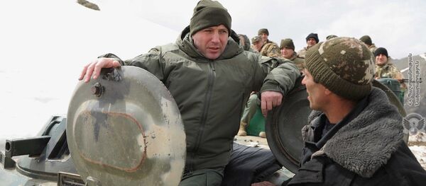 Министр обороны Давид Тоноян посетил армяно-азербайджанскую границу (22 апреля 2020). Армения - Sputnik Армения