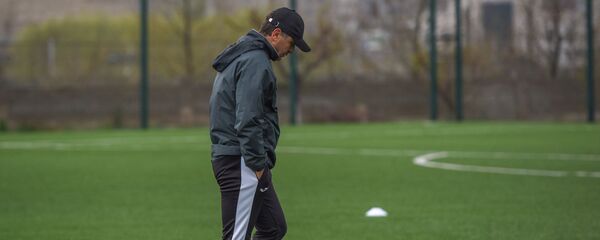 Первая тренировка после длительной изоляции футболистов ФК Арарат-Армения (23 апреля 2020). Еревaн - Sputnik Армения