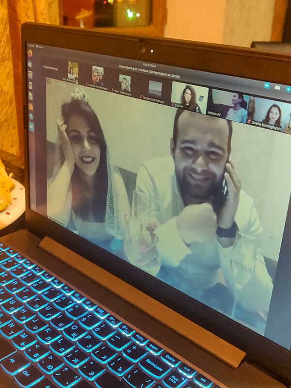 Вместо Бали Зум, или Как в Армении сыграли большую свадьбу во время режима ЧП - Sputnik Армения