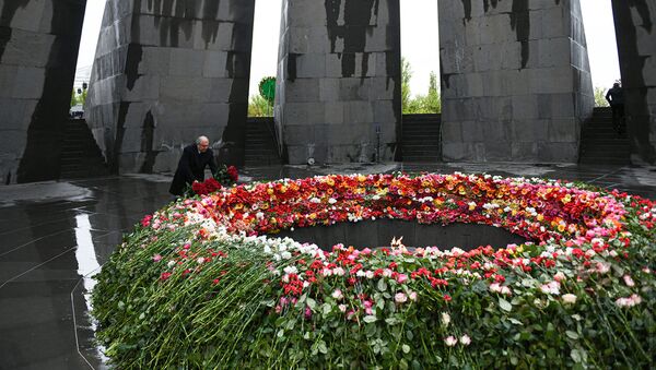 Президент Армении Армен Саркисян почтил память жертв Геноцида в Османской империи (24 апреля 2020). Еревaн - Sputnik Արմենիա