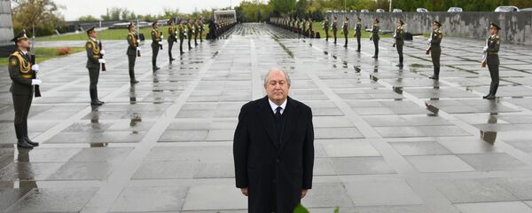 Президент Армении Армен Саркисян почтил память жертв Геноцида в Османской империи (24 апреля 2020). Еревaн Президент Армении Армен Саркисян почтил память жертв Геноцида в Османской империи (24 апреля 2020). Еревaн - Sputnik Արմենիա