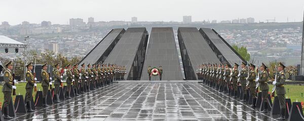 Президент Армении Армен Саркисян почтил память жертв Геноцида в Османской империи (24 апреля 2020). Еревaн - Sputnik Армения