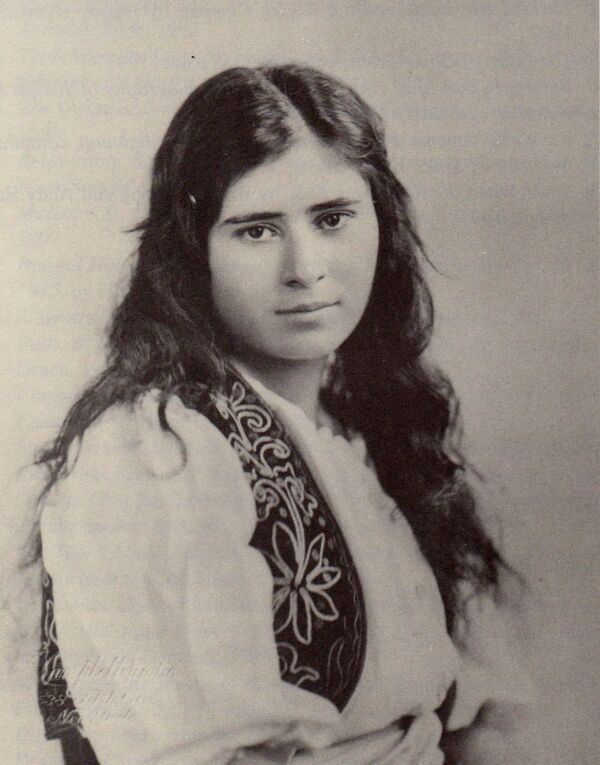 Аврора Мардиганян и ее идеальный стиль: красота первой половины ХХ века Аврора Мардиганян и ее идеальный стиль: красота первой половины ХХ века - Sputnik Армения