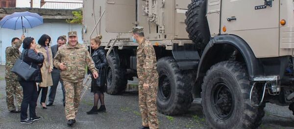 Делегация из министерства здравоохранения Армении ознакомилась с современной российской модульной лабораторией (24 апреля 2020). Еревaн - Sputnik Армения