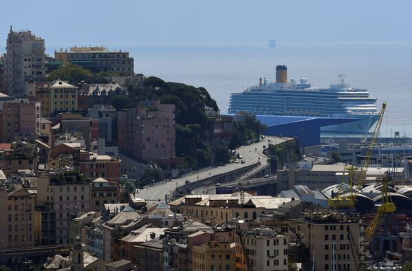 Круизный лайнер Costa Deliziosa в порту Генуя, Италия - Sputnik Армения