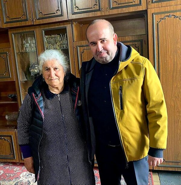 Ի նշան հիշատակի ու կյանքի շարունակության. պատմական Անիի դիմաց կծածանվի հայոց եռագույնը Ի նշան հիշատակի ու կյանքի շարունակության. պատմական Անիի դիմաց կծածանվի հայոց եռագույնը - Sputnik Արմենիա