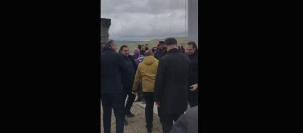 Флаг Армении на армяно-турецкой границе, напротив исторической столицы Ани Флаг Армении на армяно-турецкой границе, напротив исторической столицы Ани - Sputnik Армения