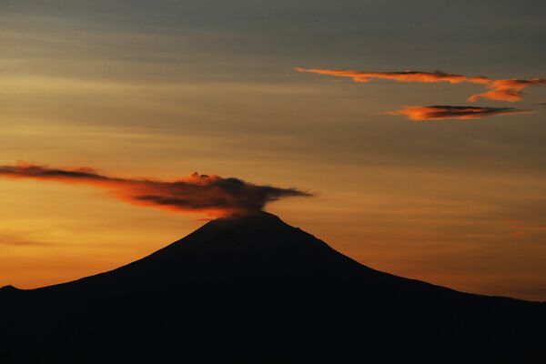 Извержение вулкана Попокатепетль в Мексике  - Sputnik Армения