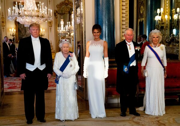 Президент США Дональд Трамп с супругой Меланией на приеме королевы Елизаветы II в Лондоне  - Sputnik Армения