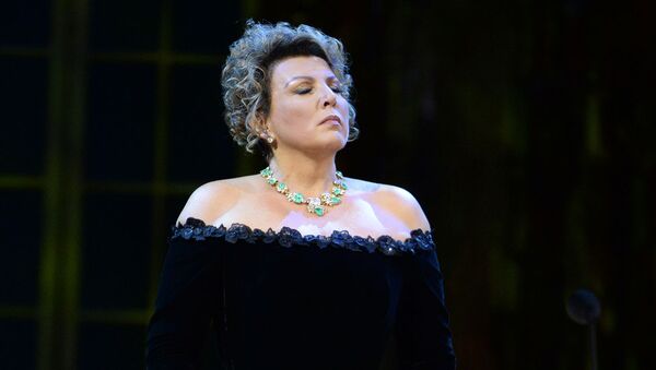 Оперная певица Мария Гулегина выступает на концерте Оперный бал (28 октября 2014). Москвa - Sputnik Արմենիա