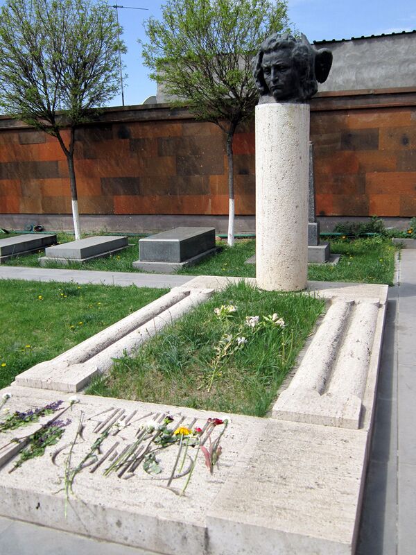 «Քարը օր դնես, ձենն ականջիս չի հասնի...». երեք հուզիչ պատմություն Շիրազի կյանքից - Sputnik Արմենիա