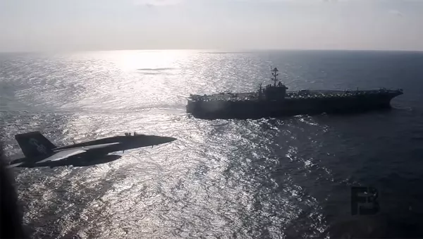 Полет российского Ил-38 возле американского авианосца USS George Washington