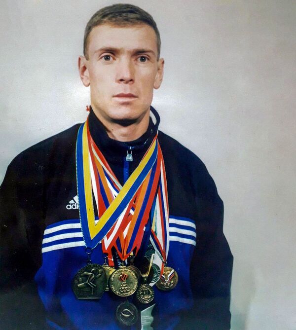 Не спортзал, а асфальт: тернистый путь автора непобитого в легкой атлетике Армении рекорда Не спортзал, а асфальт: тернистый путь автора непобитого в легкой атлетике Армении рекорда - Sputnik Армения