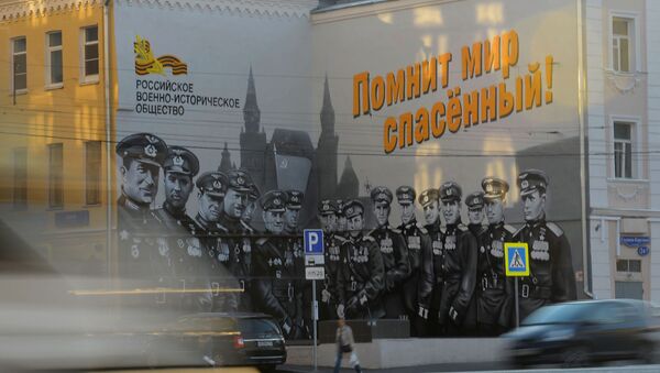 Граффити Советские лётчики художника Максима Торопова ко Дню победы  - Sputnik Армения