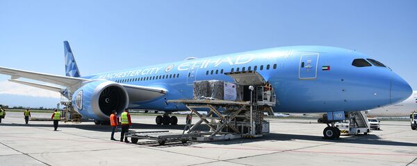 Самолет специального рейса с медикаментами из ОАЭ для борьбы с коронавирусом в аэропорту Звартноц (27 апреля 2020). Еревaн - Sputnik Армения