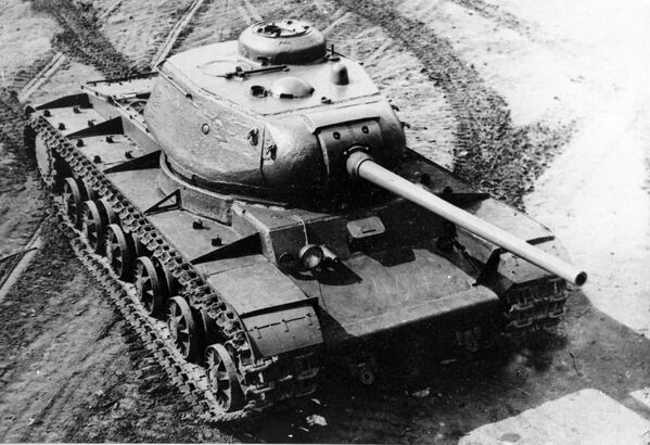 Танк КВ-85 - советский тяжелый танк периода Великой Отечественной войны - Sputnik Армения