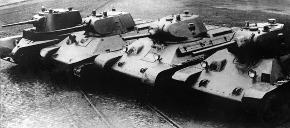 Эволюционная цепочка — от БТ-7 к Т-34 Эволюционная цепочка — от БТ-7 к Т-34 - Sputnik Армения