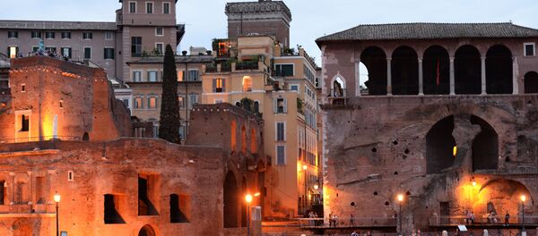 Рынок Траяна (слева) и Дом рыцарей Родоса (справа) в Риме. - Sputnik Армения