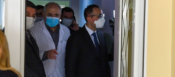 Министр здравоохранения Арсен Торосян в медцентре Гавара (29 апреля 2020). Гавар - Sputnik Армения